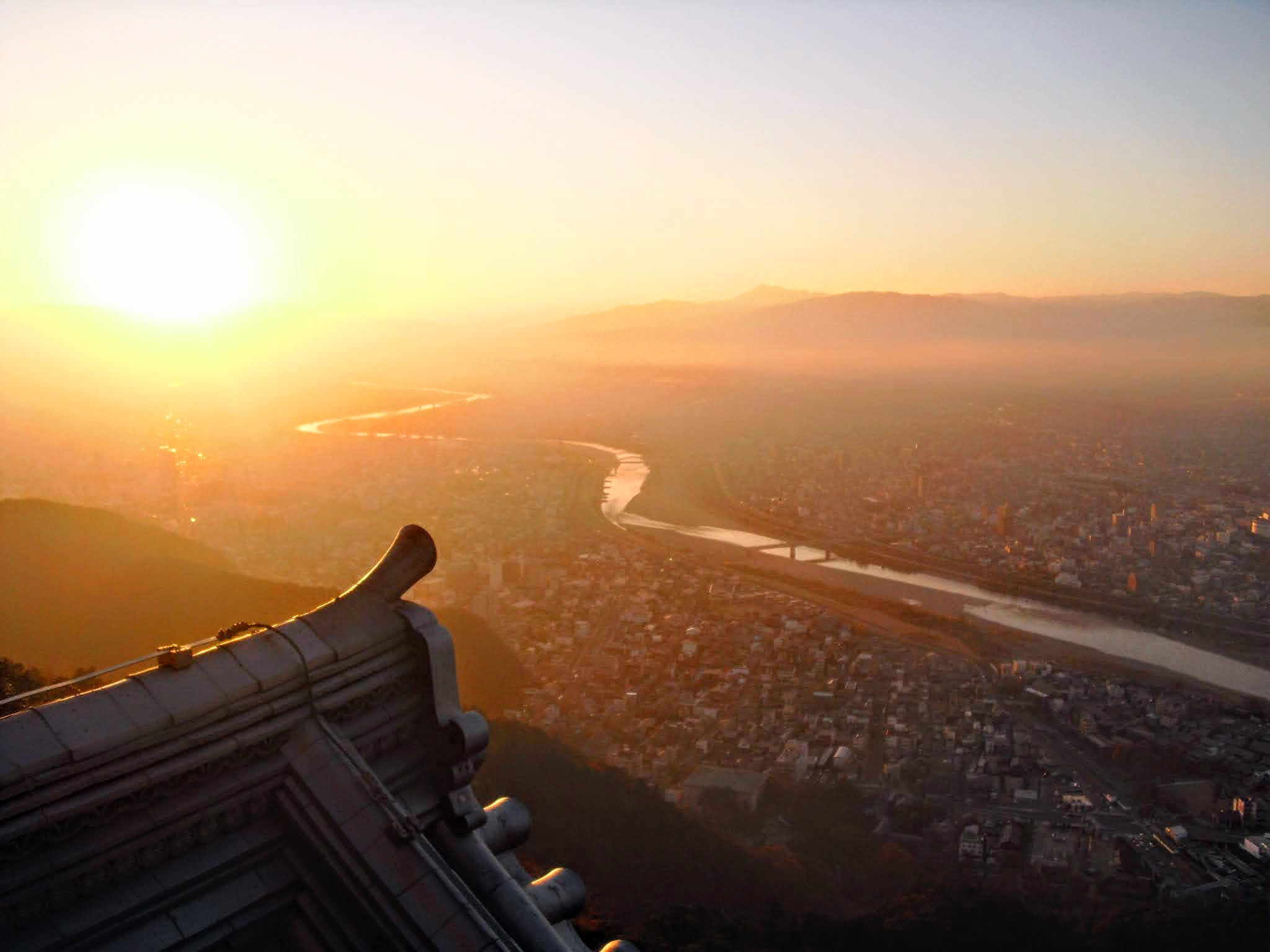 🏯 Le Château de Gifu – Sentinelle du Mont Kinka
