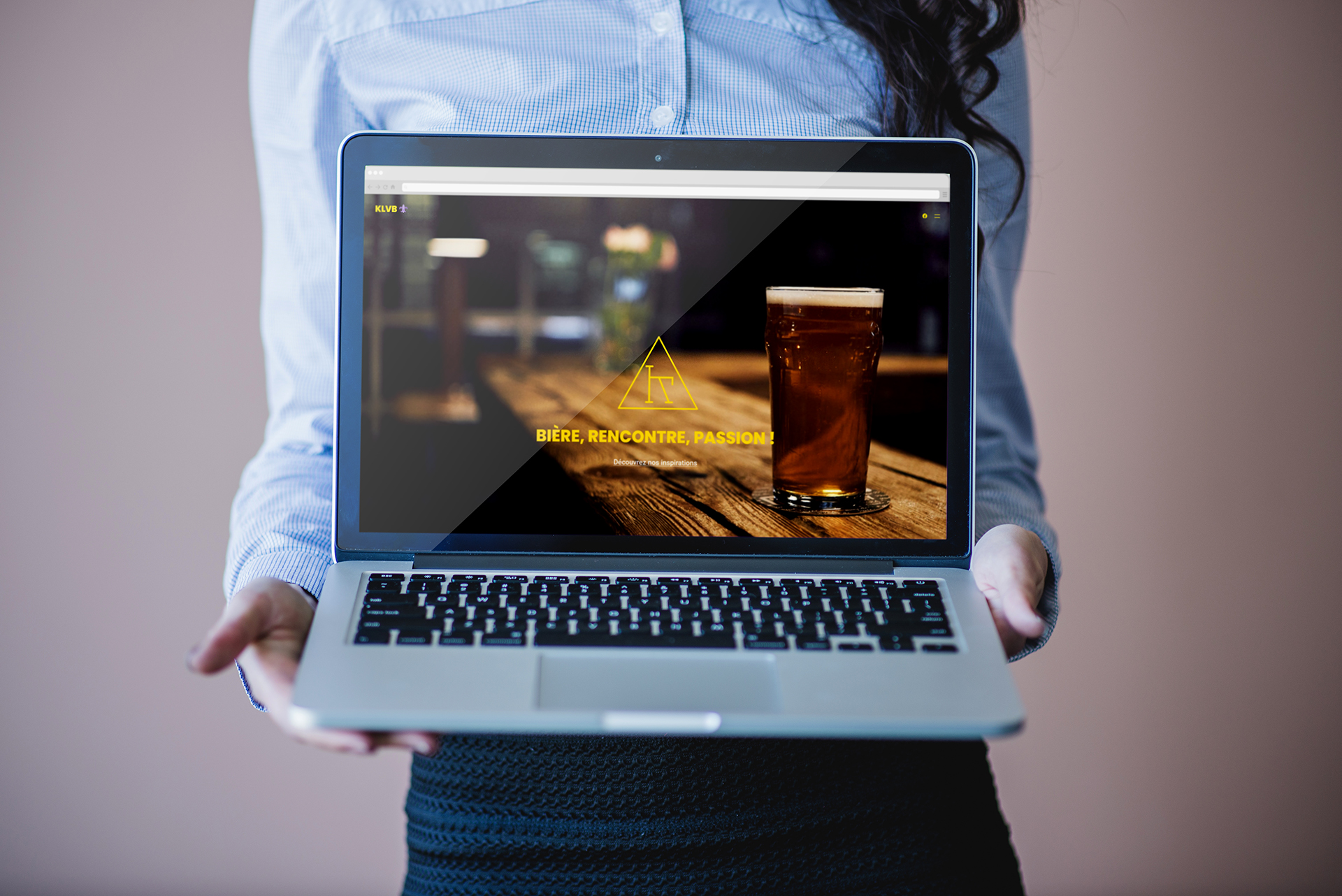 Quand tradition et digital se rencontrent, cela donne naissance à un projet unique ! Nous avons récemment conçu un site internet complet pour le KLVB, un club de bière réunissant des amateurs autour de dégustations, de visites historiques dans Paris et de bonnes adresses.